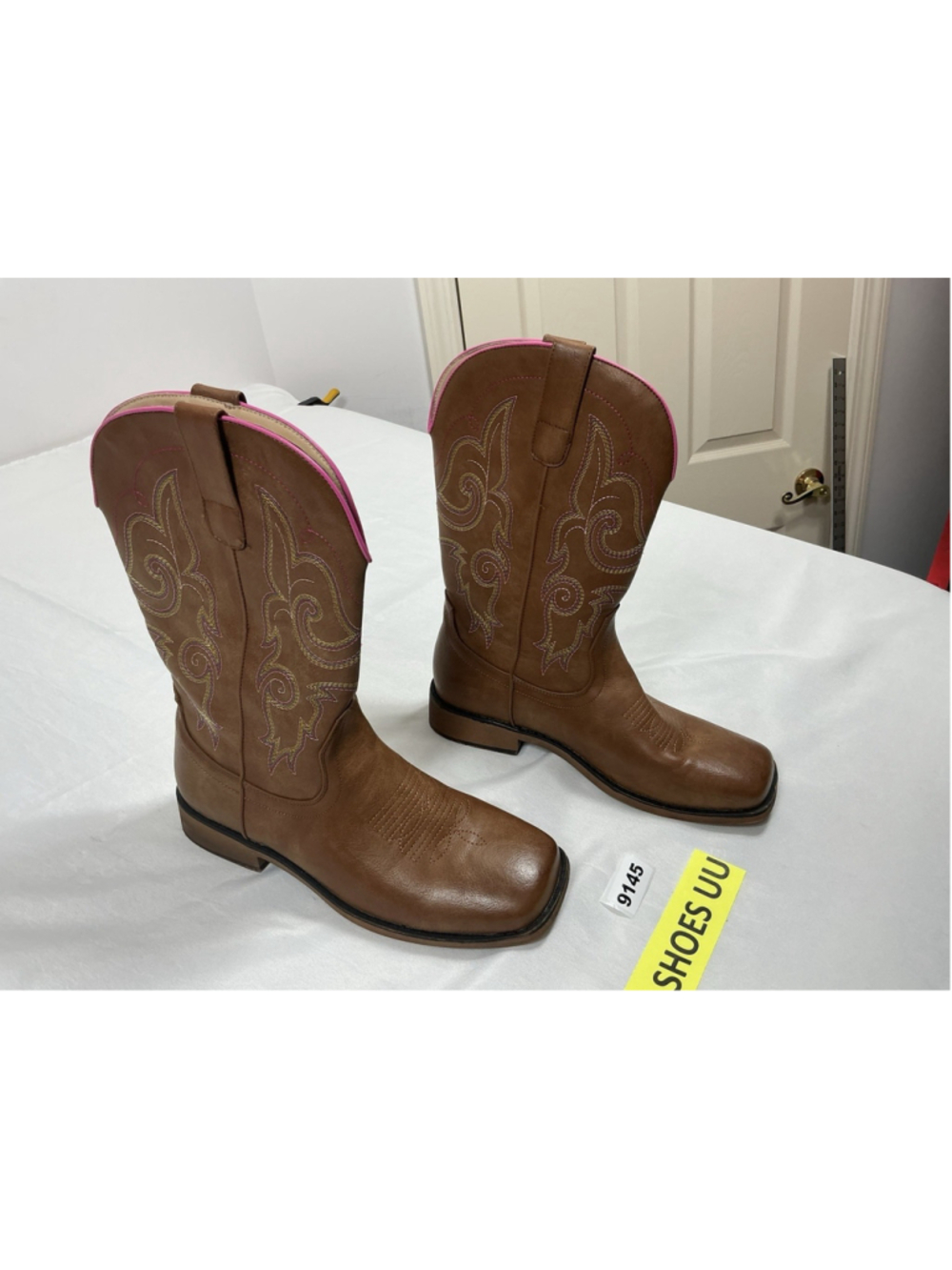 Womans Excellent IUV Pullon Cowgirl Boots Size 9 Light Brown Midcalf Embroidered